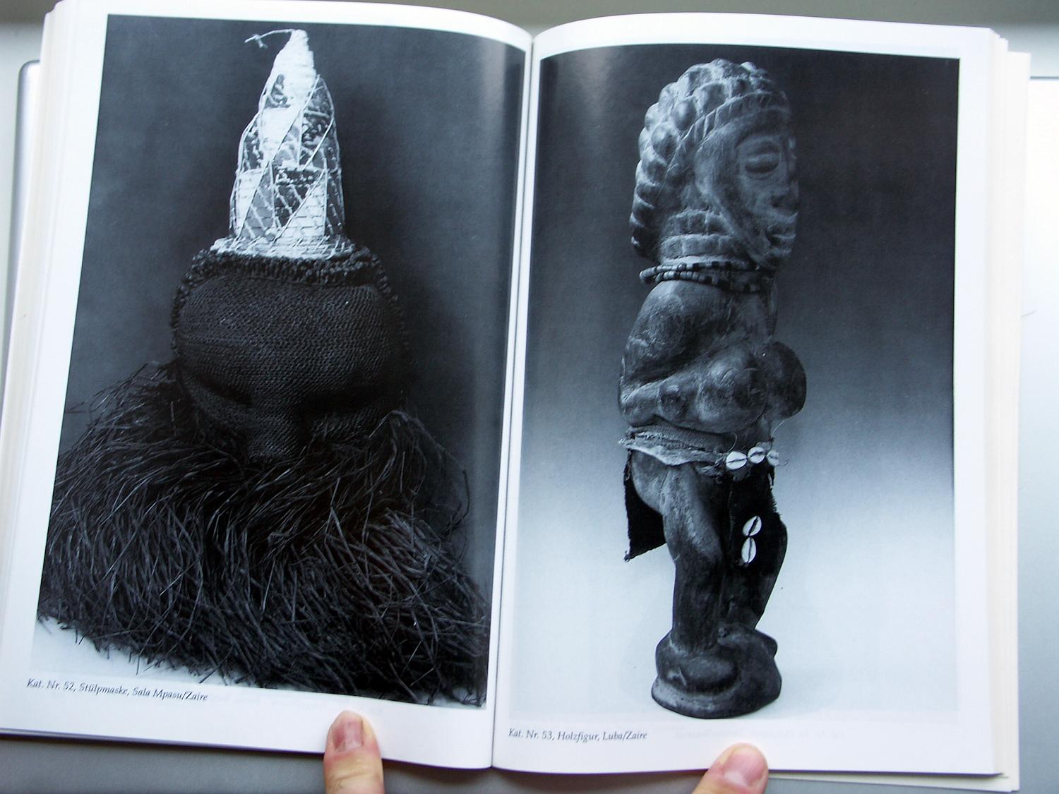 zz-akgö94,s.092 salampasu und luba,flecht-maske und holz-figur